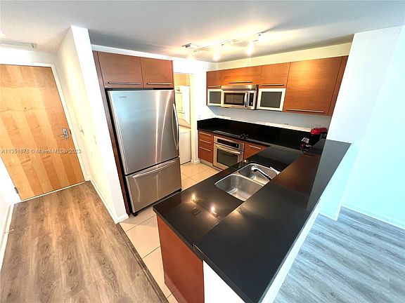 5th image of 244 Biscayne Blvd APT 1709