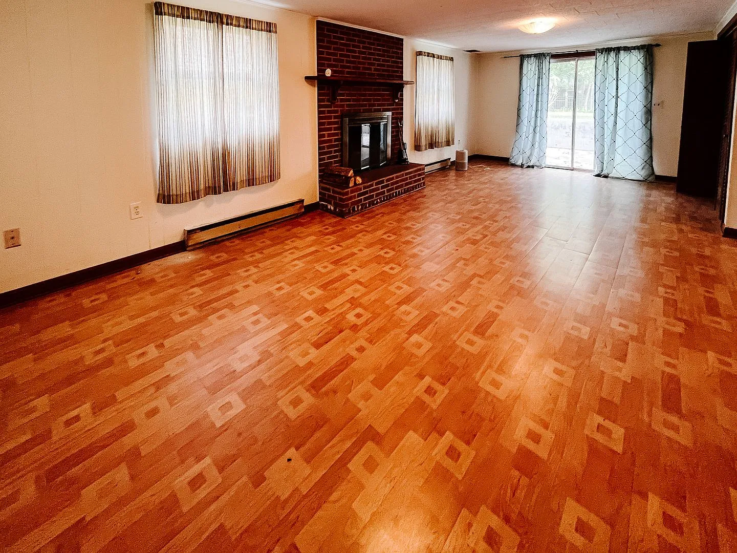 3 Bedroom, 2.5 Bath House in Hethwood w/ Pool access — Photo 2
