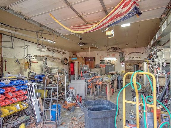 3rd image of 8603 E 116th St