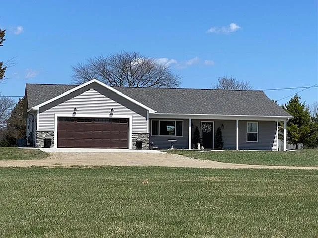 5107 Lucas Dr photo 1