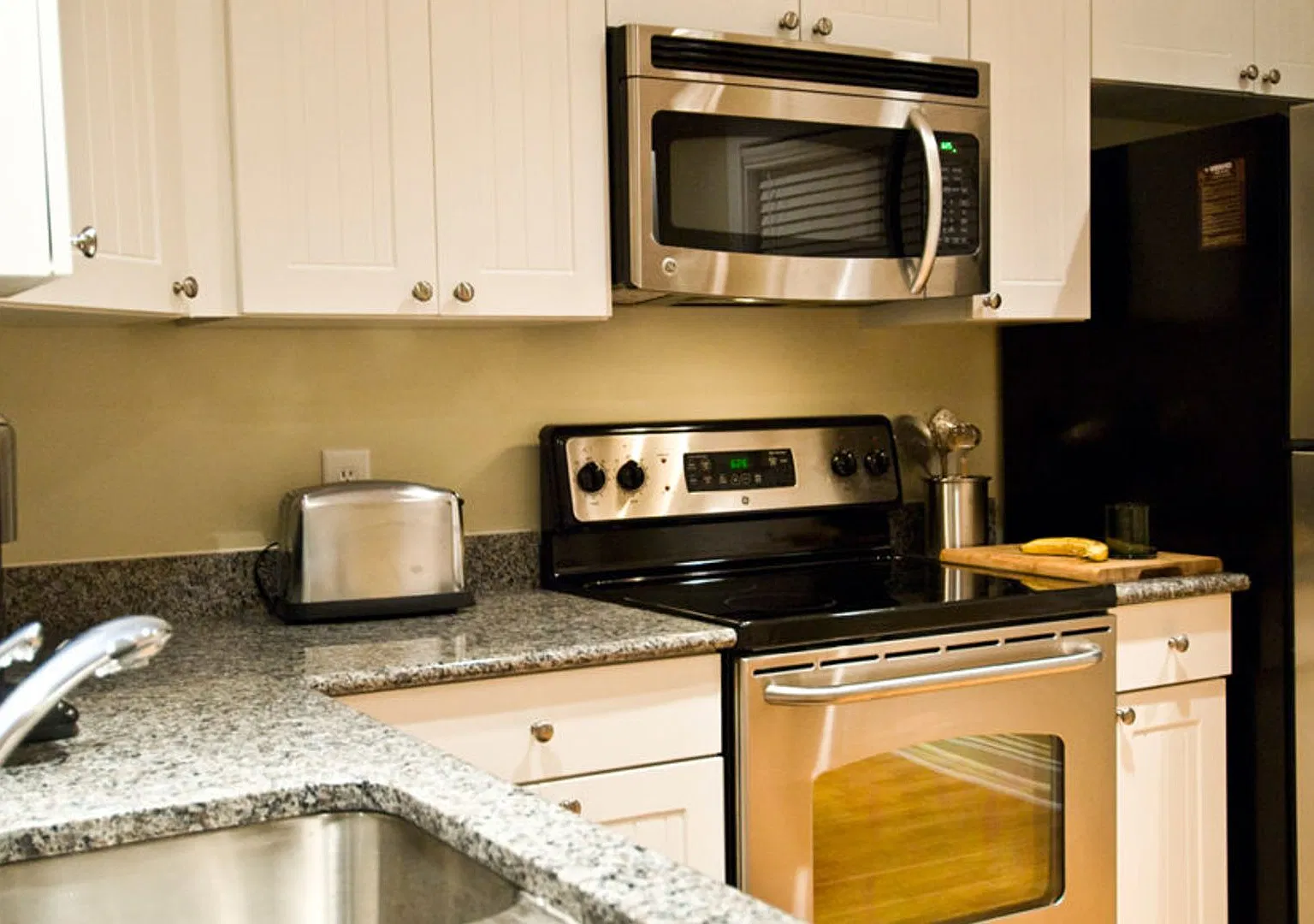 3 Bedroom Townhouse At The Woodlands - End Unit * Only $500 Deposit - End Unit- 1 Month Free — Photo 4