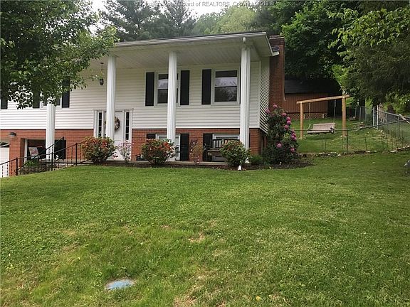 2nd image of 1715 Dogwood Dr