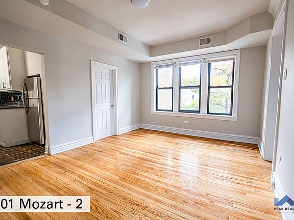 2nd image of 1101 N Mozart St #2013452