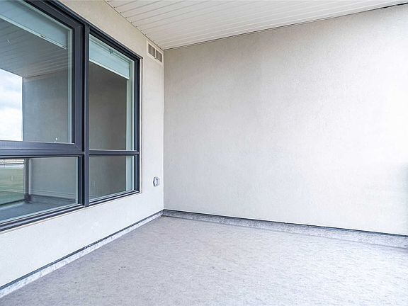 4th image of 150 Oak Park Blvd #307