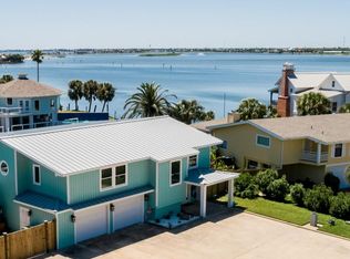 34 Flamingo Rd, Rockport, TX 78382