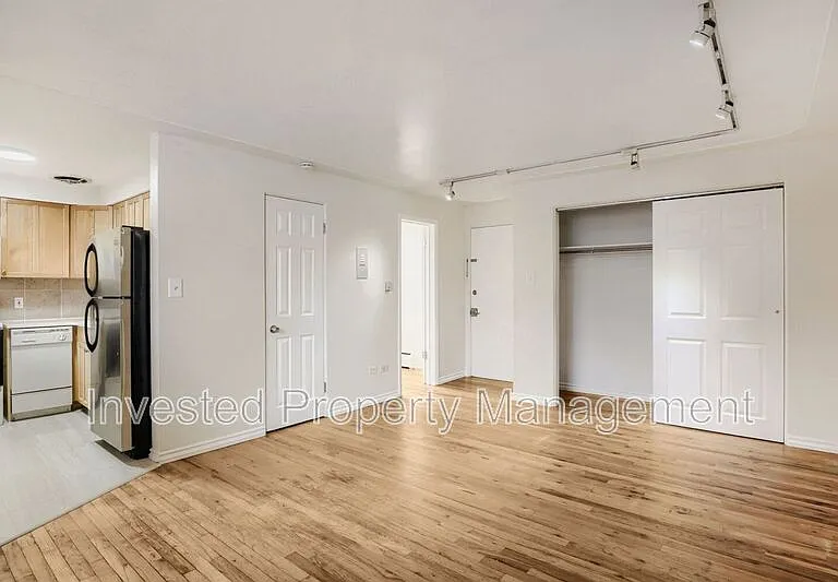 656 N Logan St #8 — Photo 1