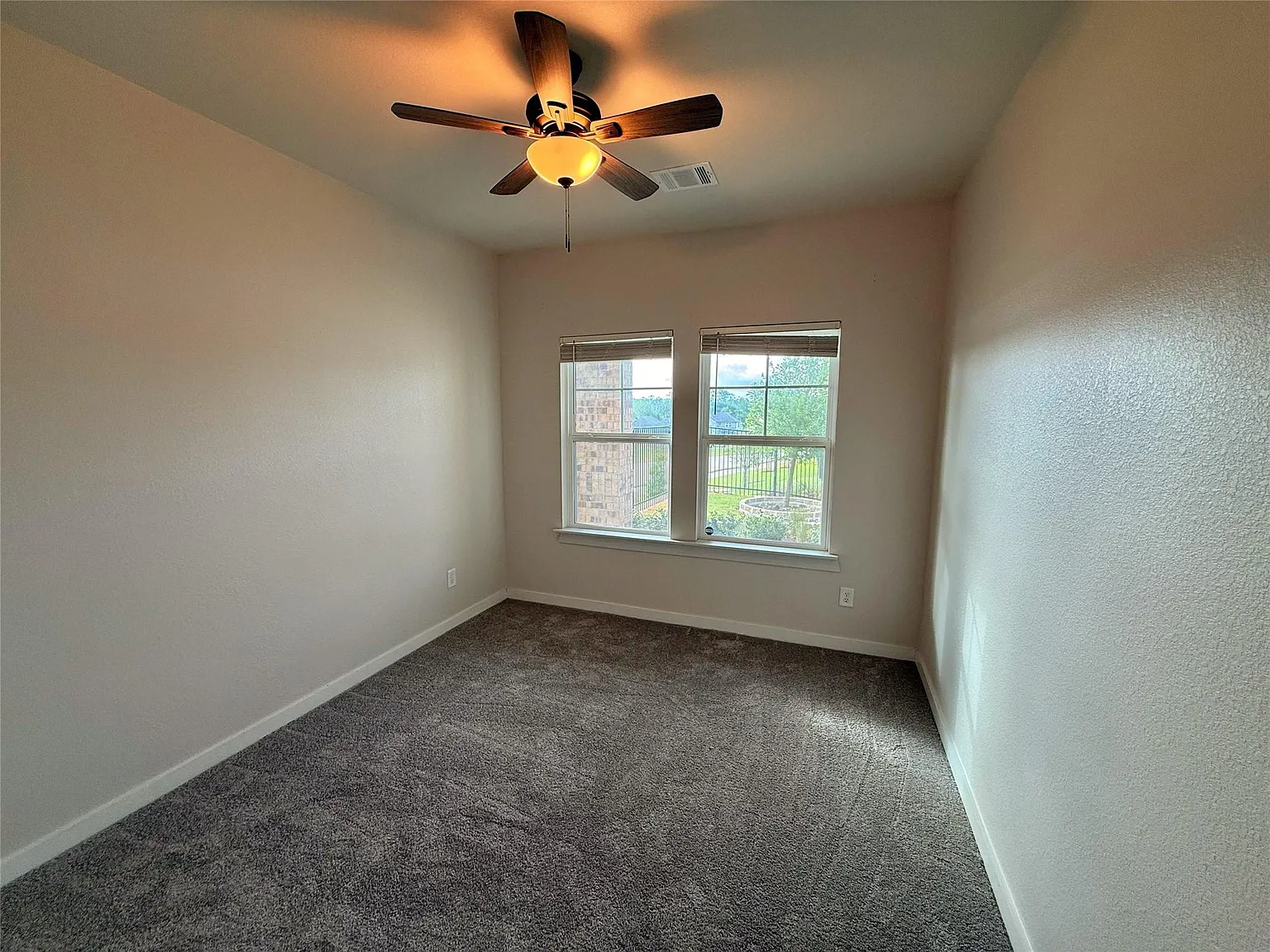 5 bed, 4.0 bath, 2872 sqft, $2,950 — Photo 4