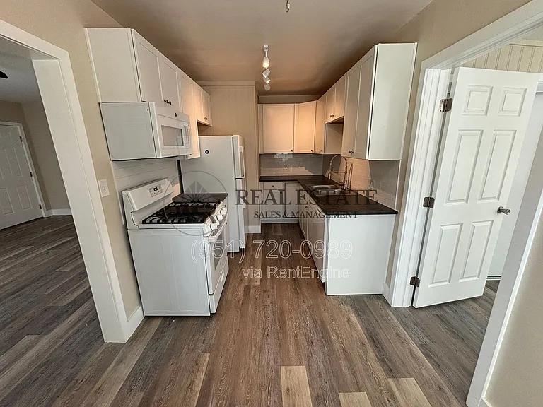 3845 Strong St — Photo 8