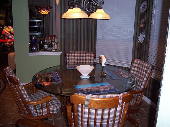 Eat-in Kitchen