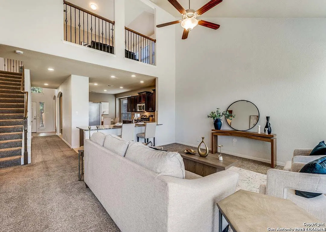 4 bed, 2.5 bath, 2518 sqft, $2,300 — Photo 2