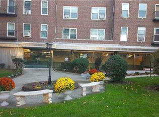 84-50 169th St #415, Jamaica, NY 11432