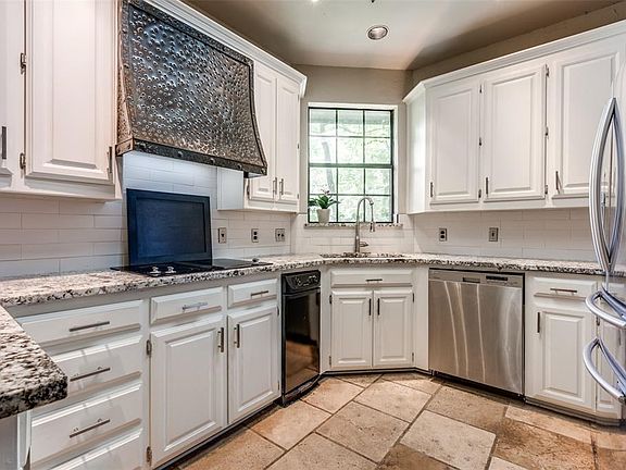 3rd image of 1700 Fernwood Dr