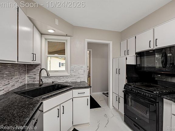 5th image of 2278 Greenview Dr