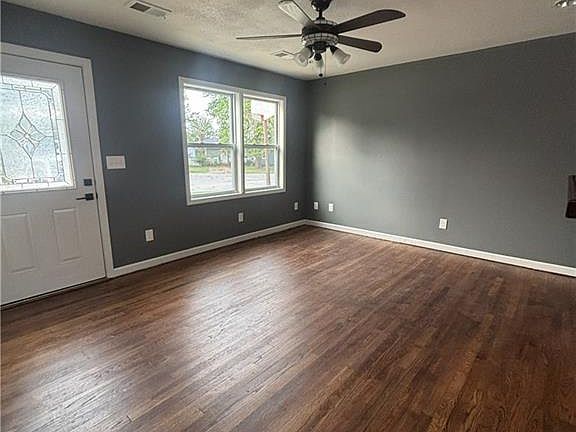 4th image of 1713 Main St
