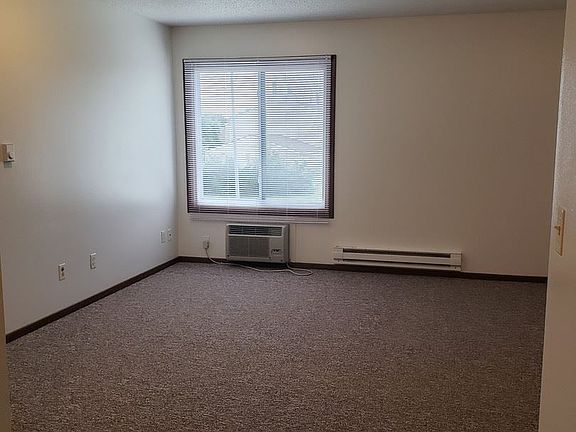 3rd image of 902 N 14th St APT 14