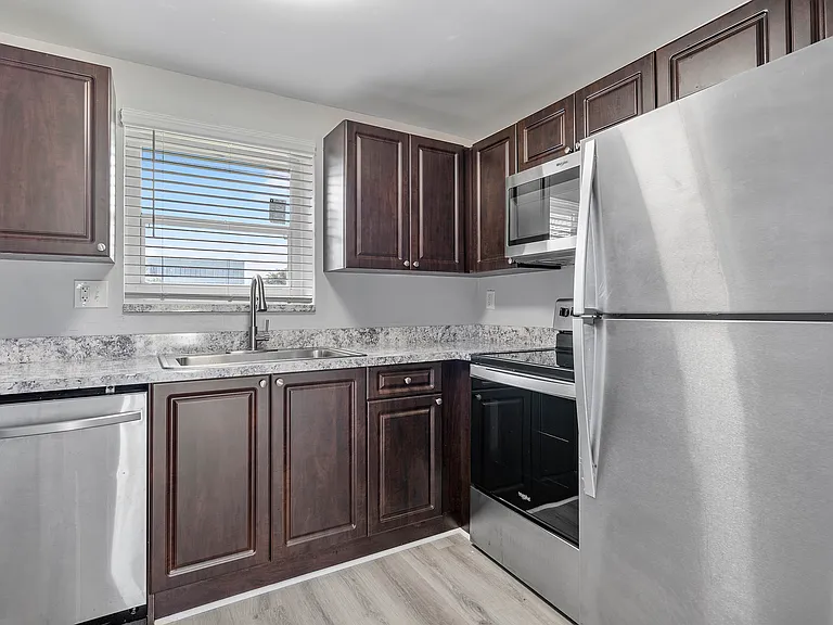 Lush Apartments — Photo 7