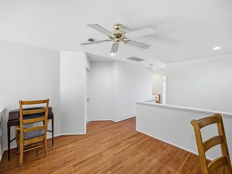 2370 Greenbriar Dr #C — Photo 15