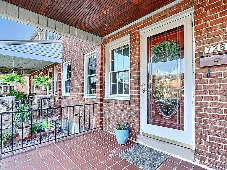 7268 Bridgewood Dr — Photo 1