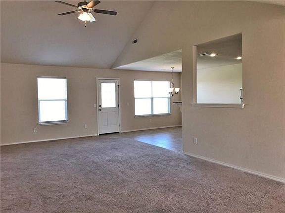 4th image of 504 Driftwood St
