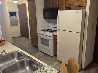 437 Concord Rd APT 9, Pewaukee, WI 53072