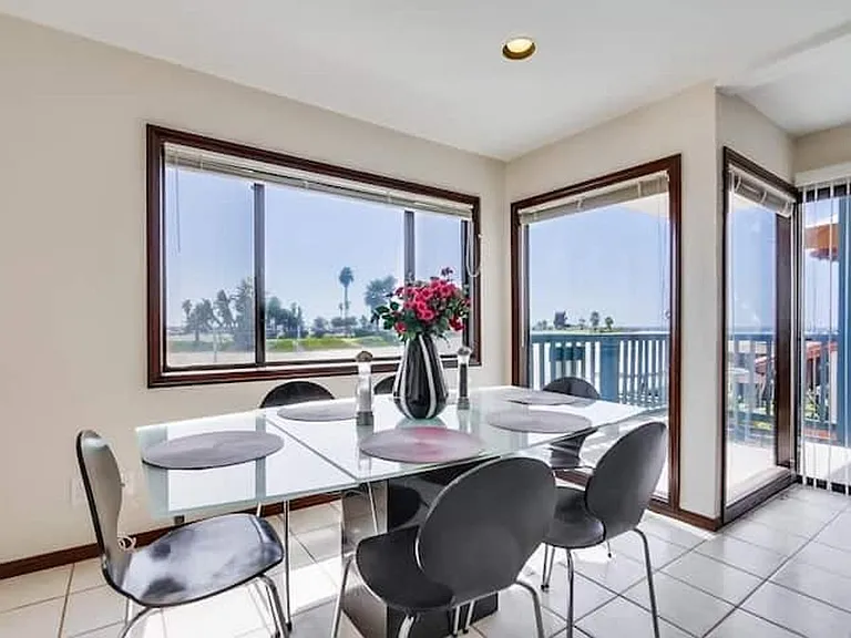 2645 Ocean Front Walk — Photo 16