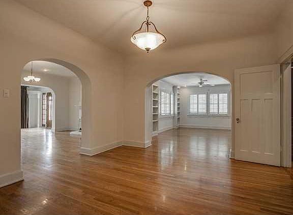3rd image of 925 Park Dr