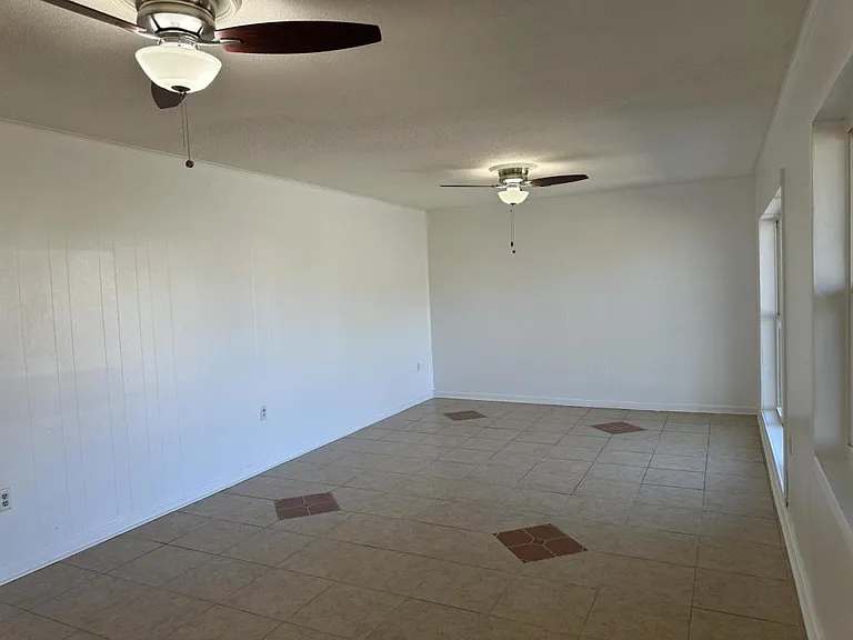 1003 Shirley Dr — Photo 10