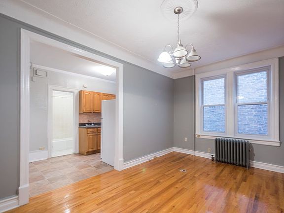 5th image of 3240 33rd St APT 1R