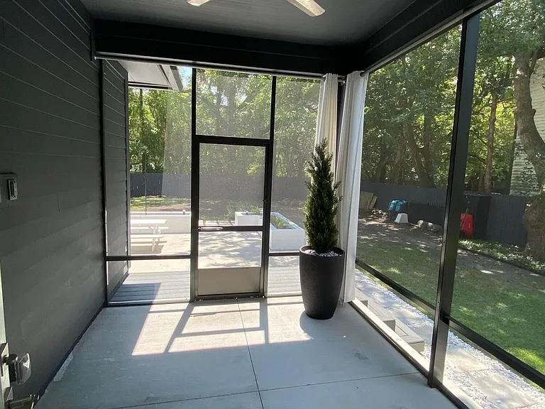 1139 N Market St — Photo 9