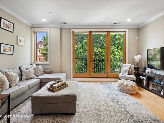 2nd image of 1022 N Wood St #2