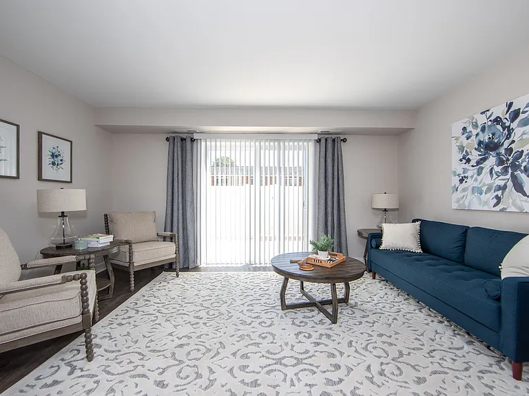 Crystal Lakes Apartments — Photo 11