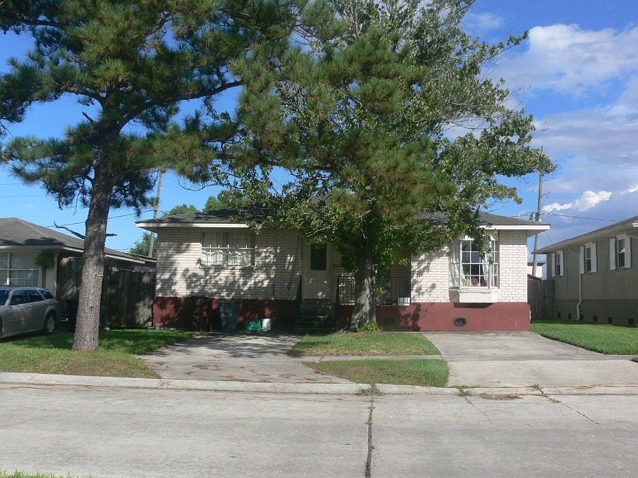 1st image of 3804 W Loyola Dr