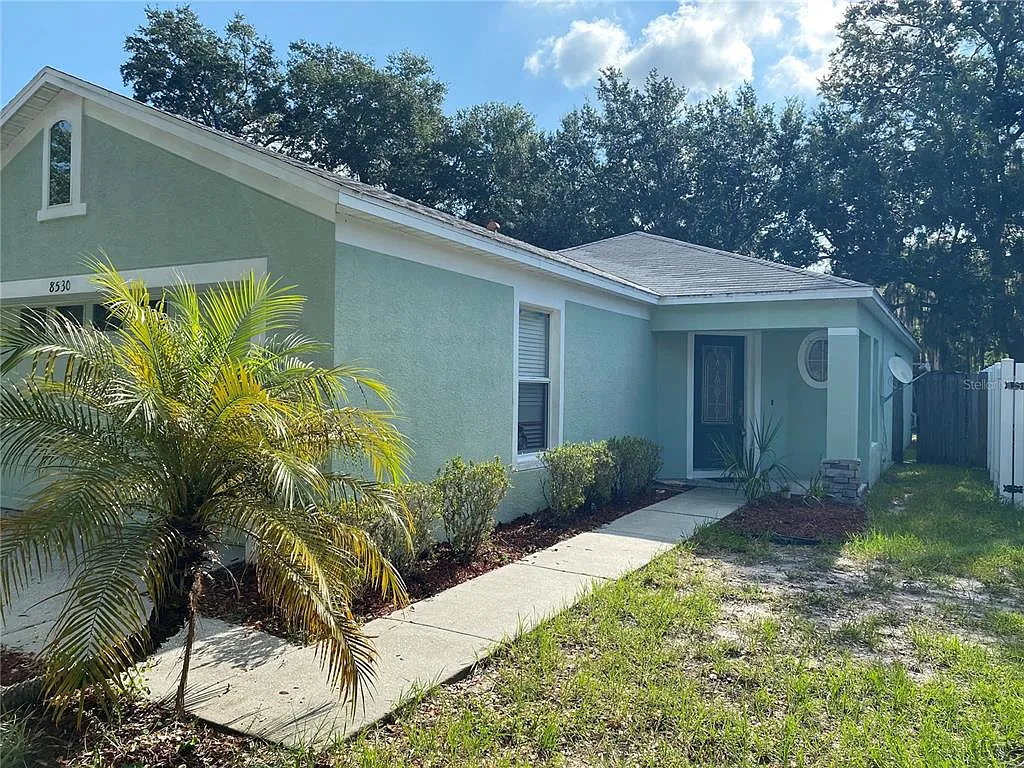 3 bed, 2.0 bath, 1278 sqft, $2,000 — Photo 2
