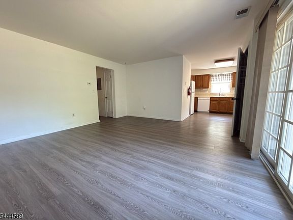 3rd image of 149 Mockingbird Ct #149