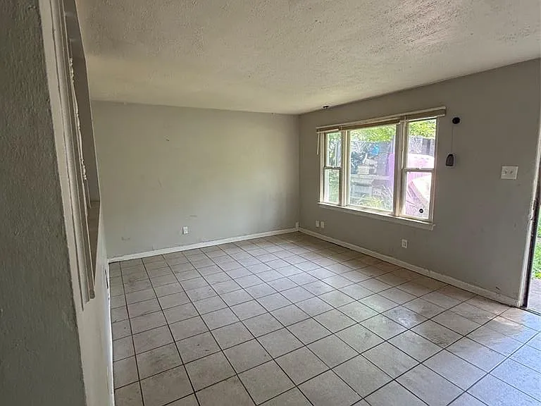 9819 Vickie Pl — Photo 7