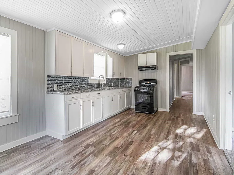 152 Walnut Dr — Photo 8