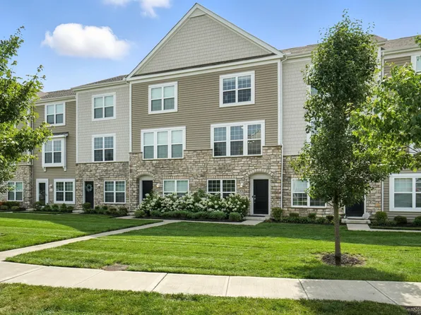 456 Autumn Ridge Cir, Pickerington, OH 43147