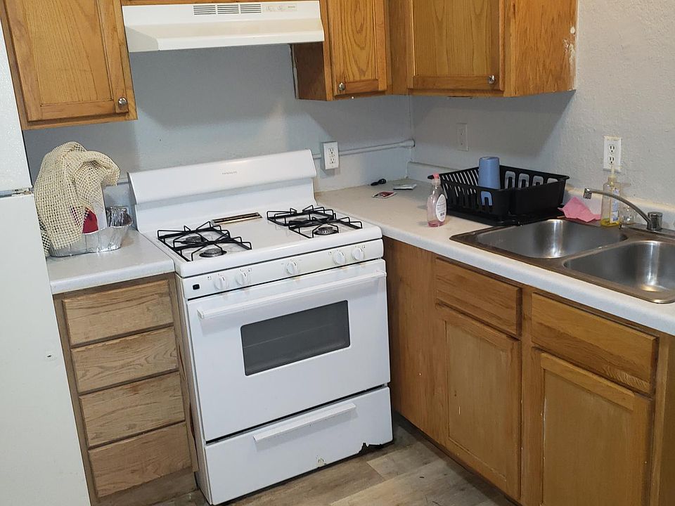 2nd image of 2017 Emerson Ave N APT 9