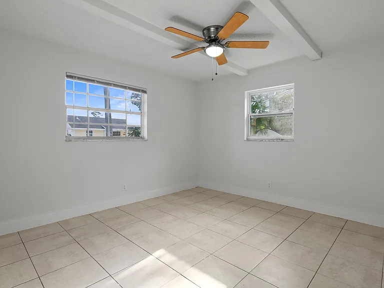 8401 SE Sunset St — Photo 11