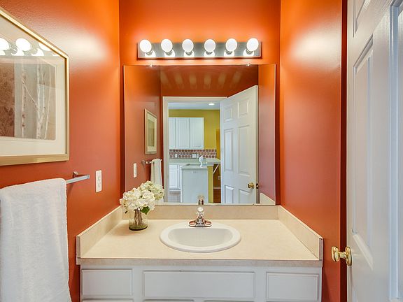 5th image of 43826 Cherry Grove Ct E