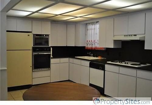 2nd image of 501 SW 60th Ter