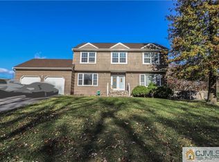31 Tara Dr, Matawan, NJ 07747