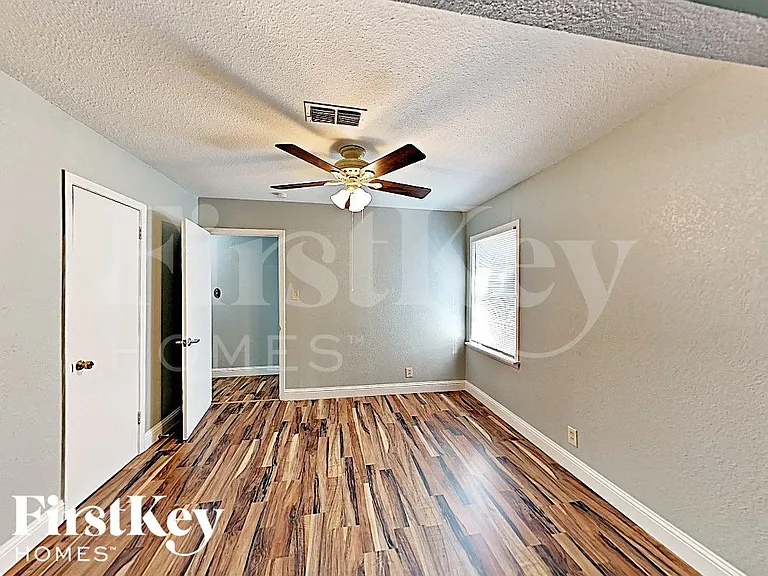 205 SW Moody St — Photo 13