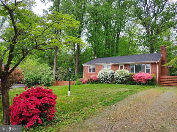 11720 Briggs Ct, Fairfax, VA 22030