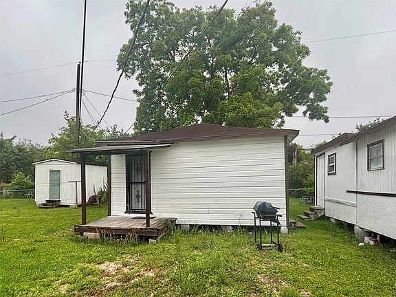 2nd image of 6814 Covington Dr
