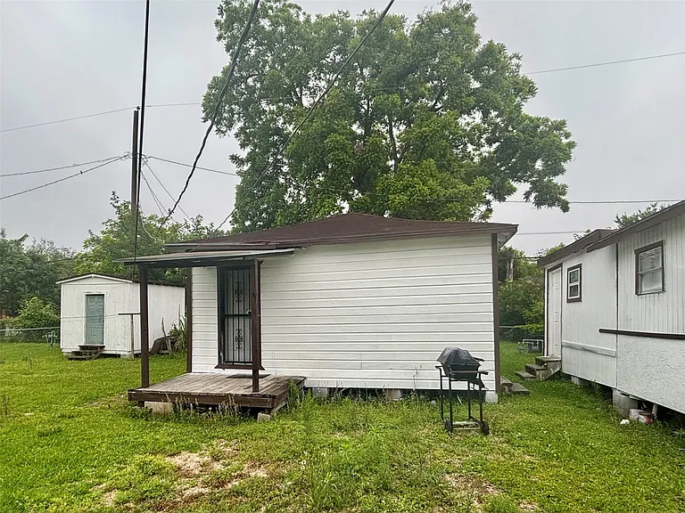 6814 Covington Dr — Photo 2