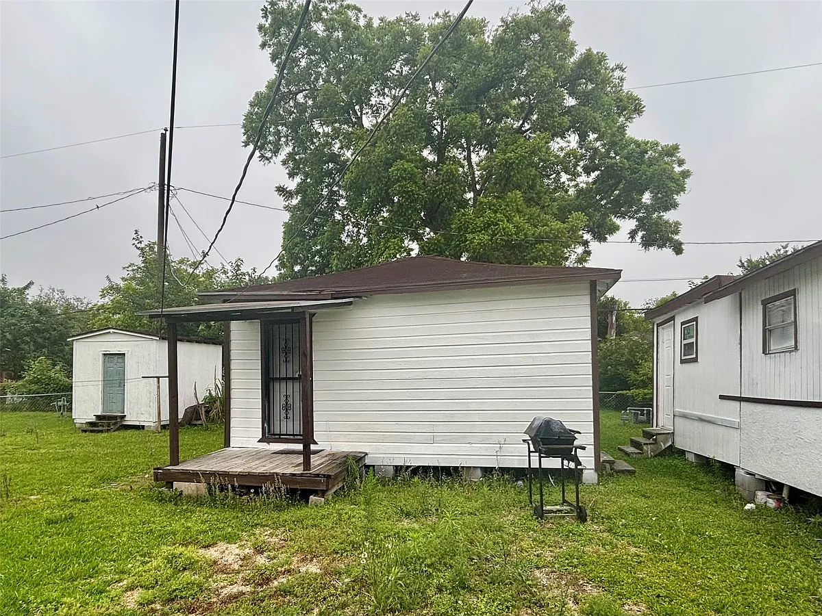 Building Photo - 6814 Covington Dr