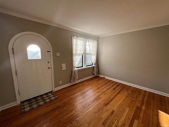 3rd image of 4951 Oleatha Ave
