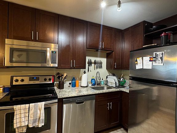 4th image of 1560 N Sandburg Ter APT 1507