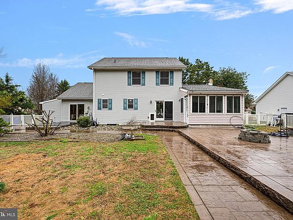 4th image of 24 Ancient Oak Dr